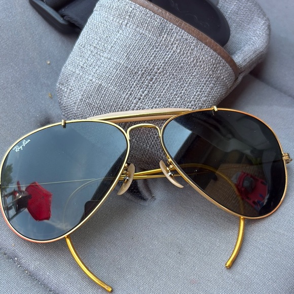 Ray-Ban Classic Gold Aviators with Black Lenses - Picture 1 of 5